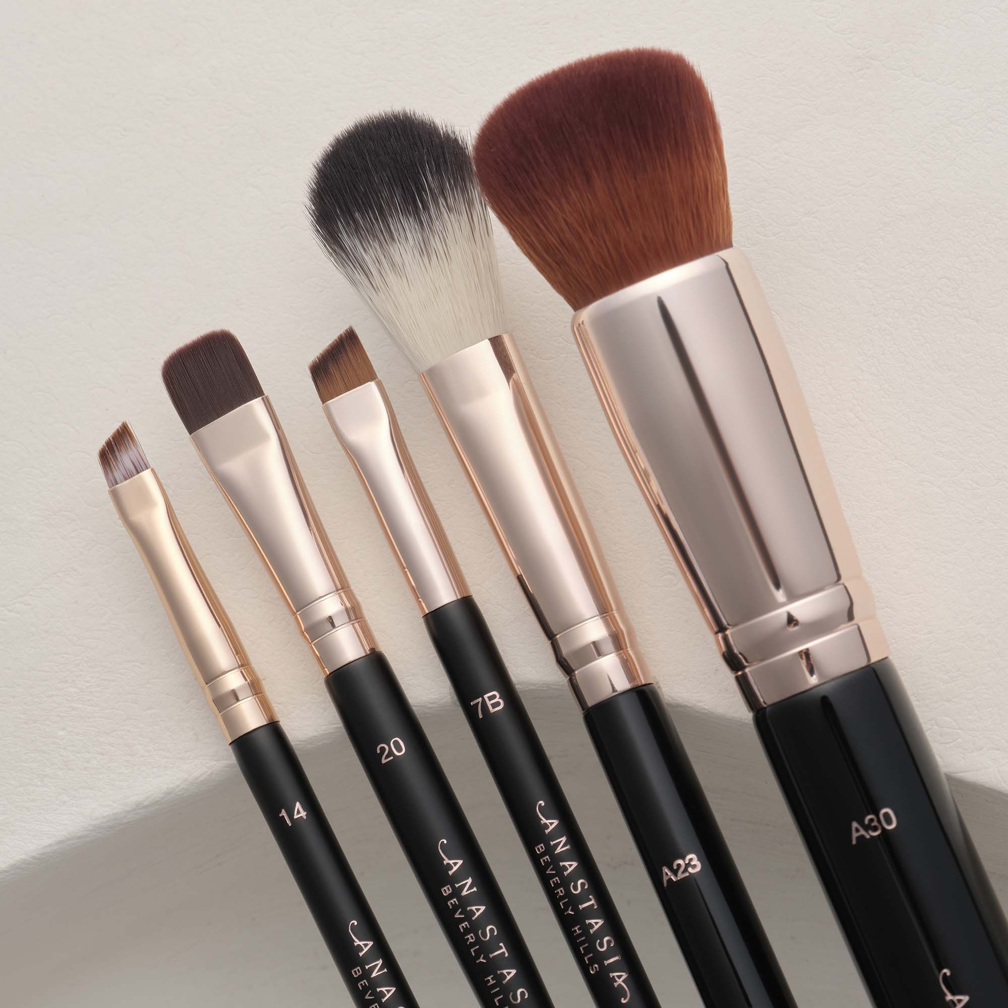 Brush 14 – Duo Brow/Eye Liner Angled Cut/Spooley - Anastasia
